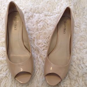 Ellen Tracy nude peep toe pumps